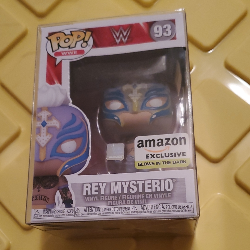 WWE Rey Mysterio #93 Glow In The Dark Amazon Exclusive Funko Pop